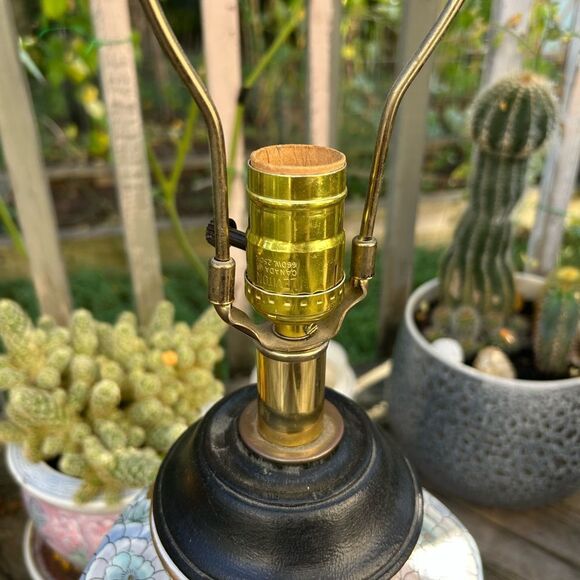 Hand painted floral on gold Asian cloisonne style chinoiserie lamp - Picture 8 of 16